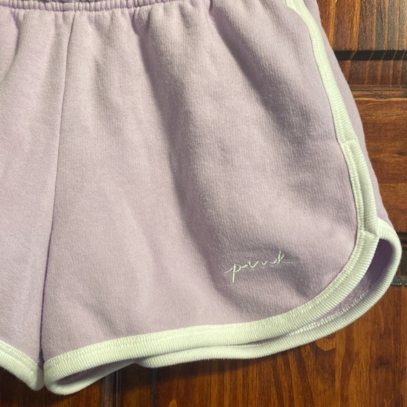 Victoria’s Secret PINK Lilac Purple 2.5” Curved Hem Sweat Shorts Script Logo XS - Picture 8 of 12